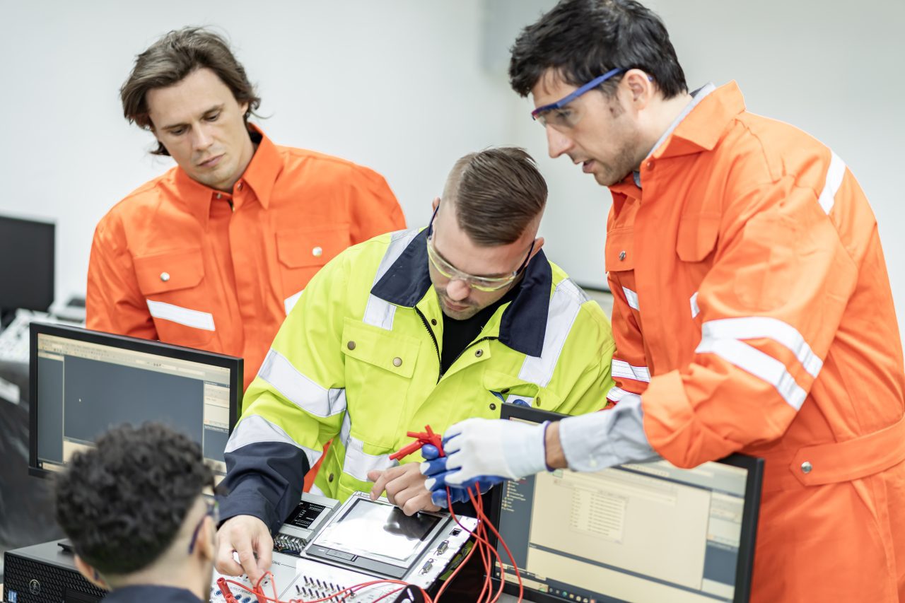 team-engineers-practicing-maintenance-e1700838657116